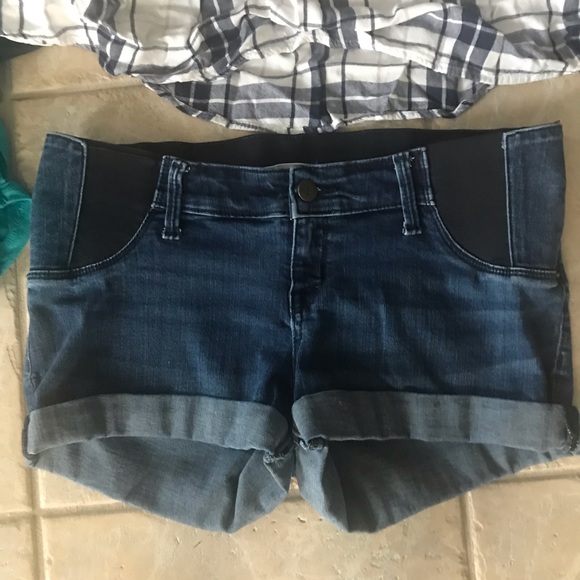 XS Maternity wardrobe- shorts are a size 2 - Picture 6 of 9